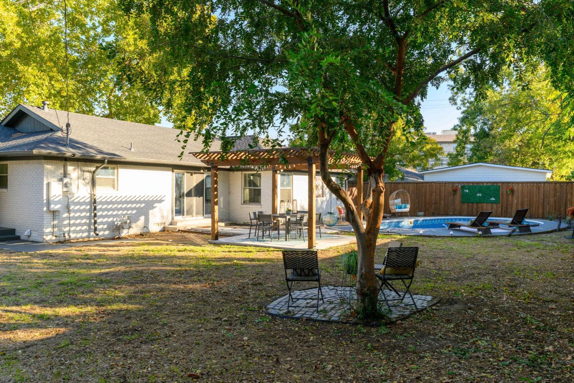 Modern Midway Hollow With Pool! Villa Dallas Exterior foto